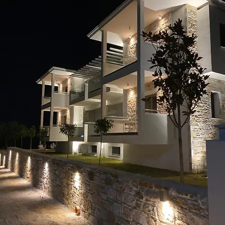Luminous Luxury 4* Лименас