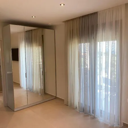 Luminous Luxury Λιμένας