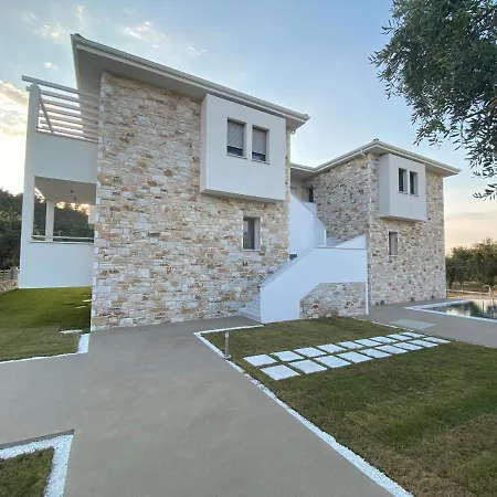 Ξενοδοχείο με διαμερίσματα Luminous Luxury 4*