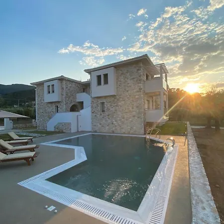 Ξενοδοχείο με διαμερίσματα Luminous Luxury