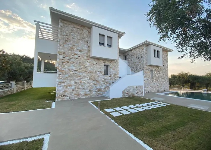 Ξενοδοχείο με διαμερίσματα Luminous Luxury 4*